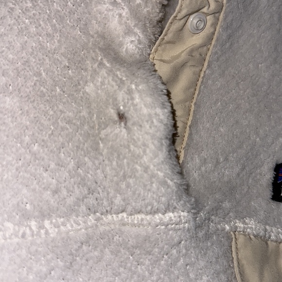 Patagonia size small re-tool snap fleece - raw linen- small hole - Picture 3 of 6